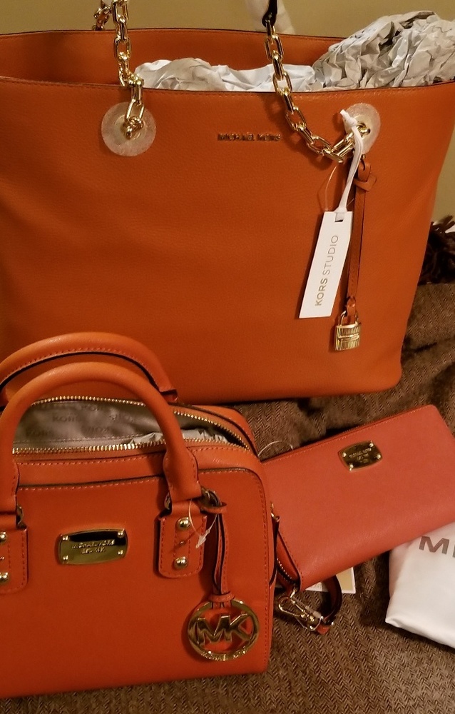 🥀TOTE IS SOLD 2 LEFT🥀MICHAEL KORS 3 PC BAG SET - Picture 2 of 8